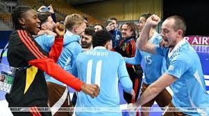 王建民在华盛顿国民队的复出战获得现场三万名球迷的起立鼓掌